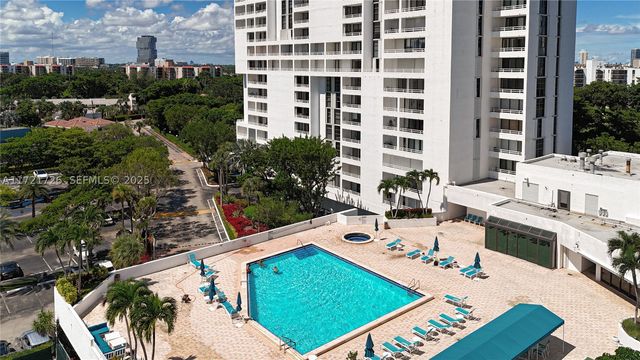 20225 NE 34th Ct 817, Aventura, FL 33180