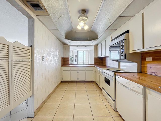20225 NE 34th Ct 817, Aventura, FL 33180