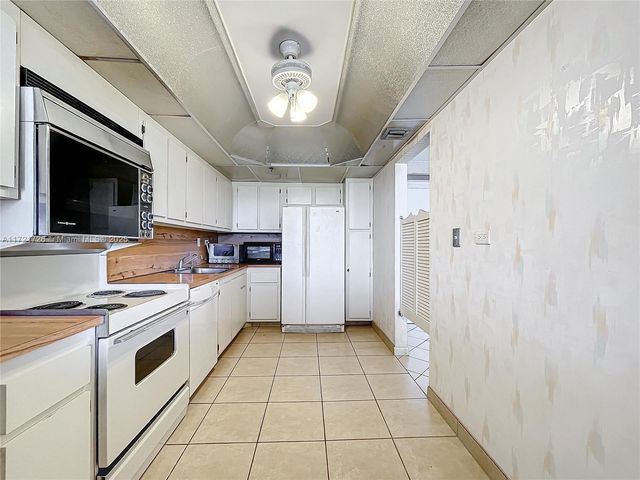 20225 NE 34th Ct 817, Aventura, FL 33180