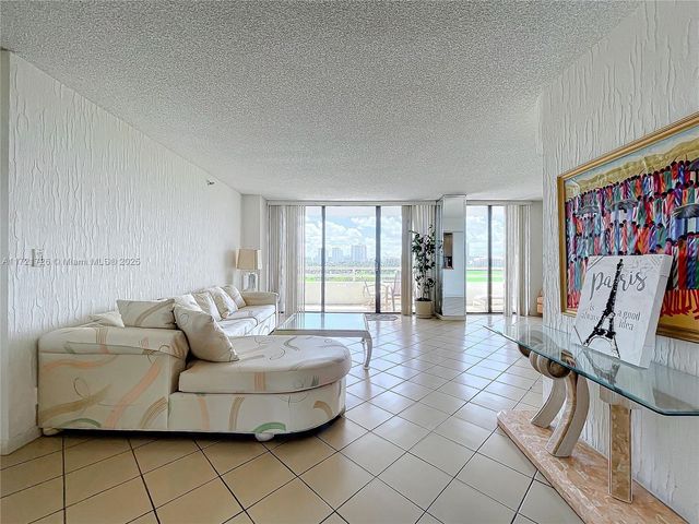 20225 NE 34th Ct 817, Aventura, FL 33180