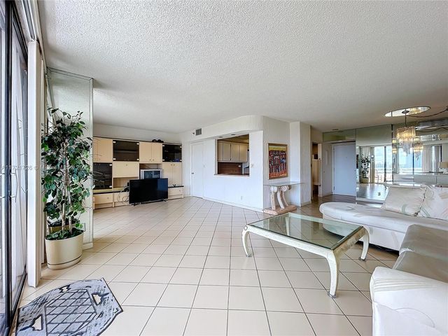 20225 NE 34th Ct 817, Aventura, FL 33180