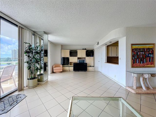 20225 NE 34th Ct 817, Aventura, FL 33180