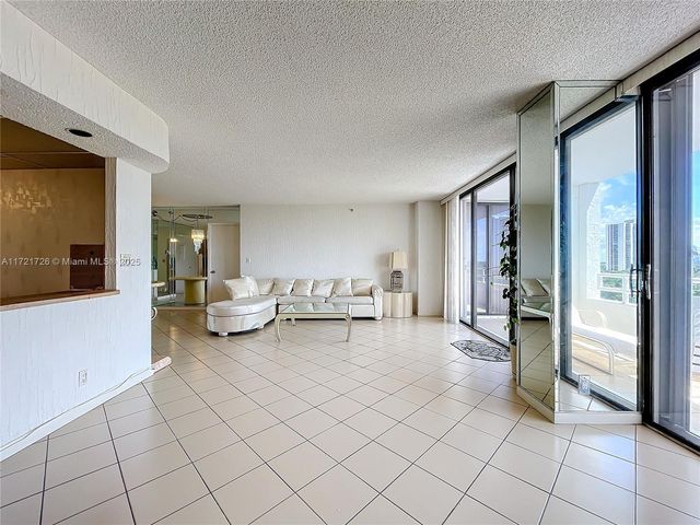 20225 NE 34th Ct 817, Aventura, FL 33180