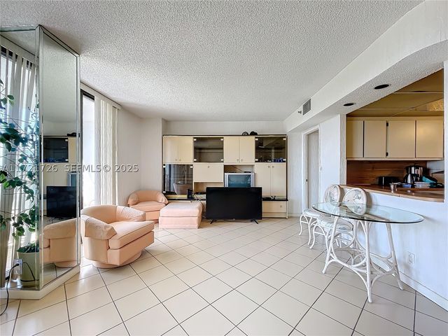 20225 NE 34th Ct 817, Aventura, FL 33180