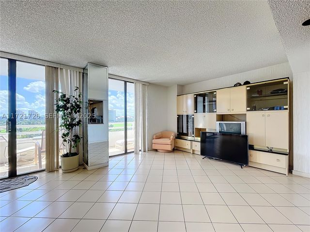 20225 NE 34th Ct 817, Aventura, FL 33180