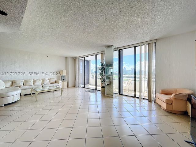 20225 NE 34th Ct 817, Aventura, FL 33180