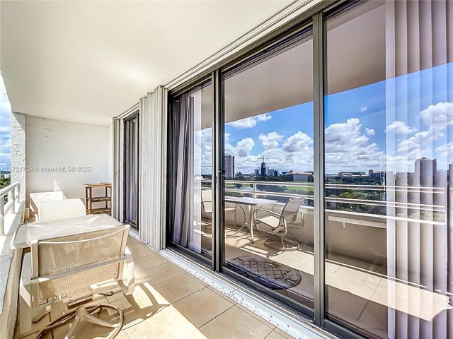 20225 NE 34th Ct 817, Aventura, FL 33180
