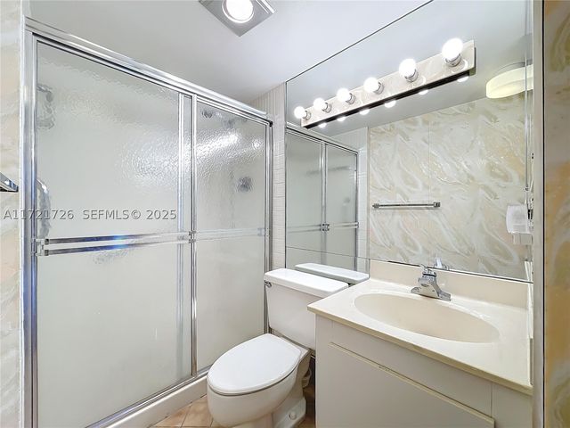 20225 NE 34th Ct 817, Aventura, FL 33180