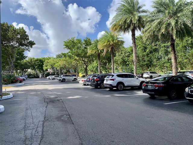20225 NE 34th Ct 817, Aventura, FL 33180