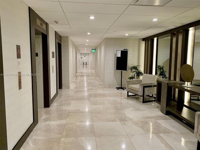 20225 NE 34th Ct 817, Aventura, FL 33180