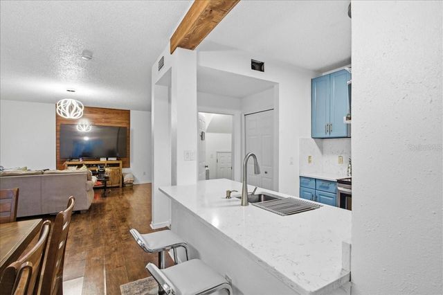 18101 PARADISE POINT DRIVE, Tampa, FL 33647