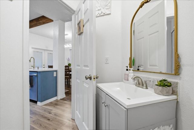 18101 PARADISE POINT DRIVE, Tampa, FL 33647