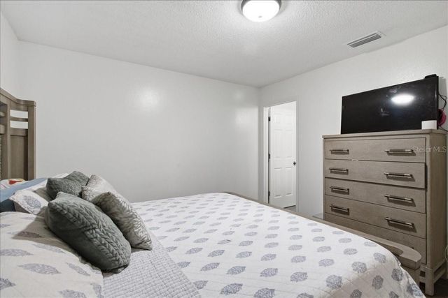 18101 PARADISE POINT DRIVE, Tampa, FL 33647