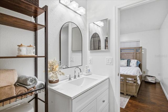 18101 PARADISE POINT DRIVE, Tampa, FL 33647