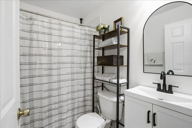 18101 PARADISE POINT DRIVE, Tampa, FL 33647