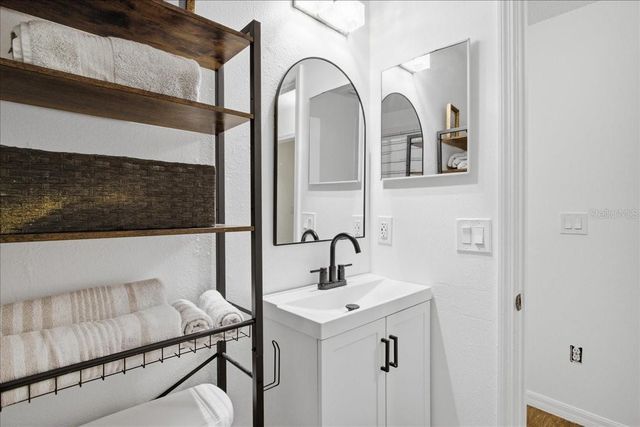 18101 PARADISE POINT DRIVE, Tampa, FL 33647