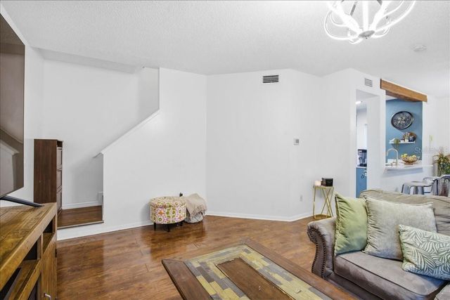 18101 PARADISE POINT DRIVE, Tampa, FL 33647