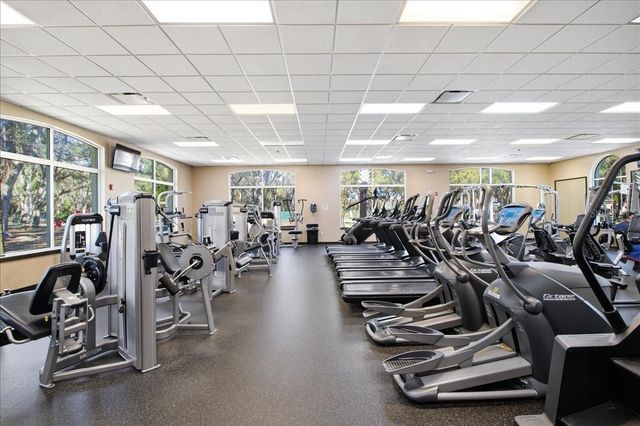 18101 PARADISE POINT DRIVE, Tampa, FL 33647