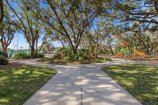 18101 PARADISE POINT DRIVE, Tampa, FL 33647