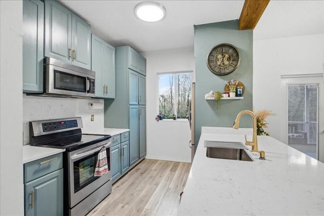 18101 PARADISE POINT DRIVE, Tampa, FL 33647