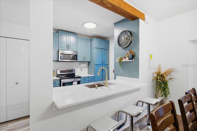 18101 PARADISE POINT DRIVE, Tampa, FL 33647