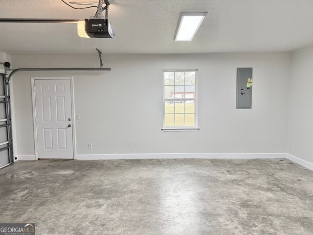 206 Willow Drive, Glennville, GA 30427