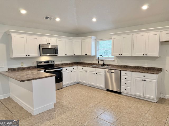 206 Willow Drive, Glennville, GA 30427