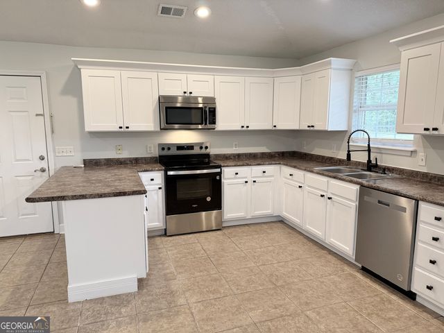 206 Willow Drive, Glennville, GA 30427