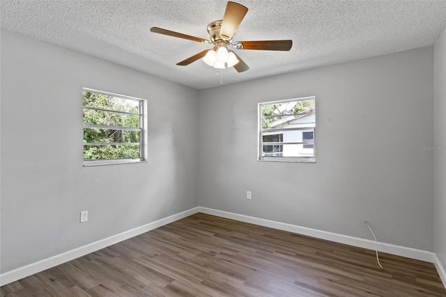 402 CENTURY AVENUE, Fruitland Park, FL 34731