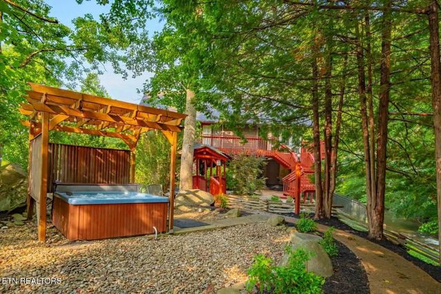 3669 Lindsey Mill Rd, Gatlinburg, TN 37738