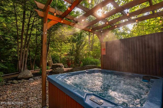 3669 Lindsey Mill Rd, Gatlinburg, TN 37738