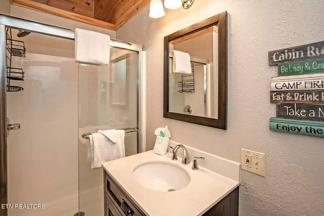 3669 Lindsey Mill Rd, Gatlinburg, TN 37738