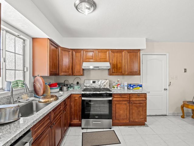 4746 E Woodward Avenue, Fresno, CA 93702