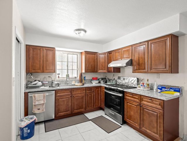4746 E Woodward Avenue, Fresno, CA 93702