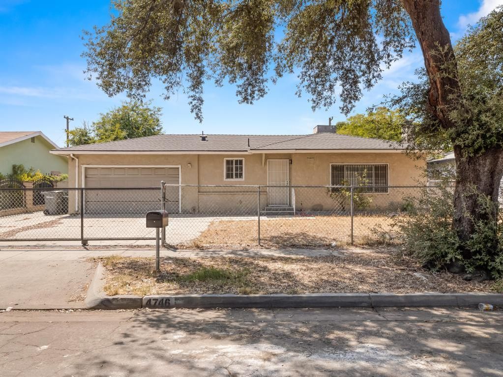 Image 1 of property listing at 4746 E Woodward Avenue, Fresno, CA 93702