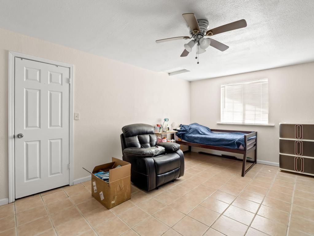 Image 12 of property listing at 4746 E Woodward Avenue, Fresno, CA 93702