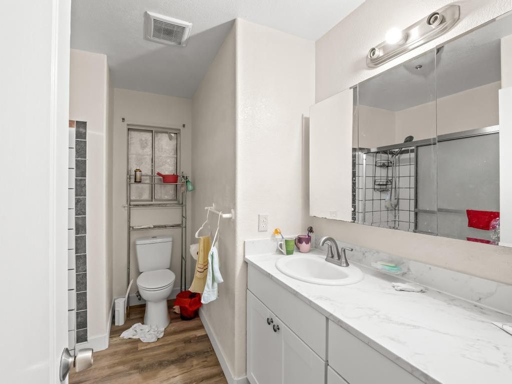 Image 19 of property listing at 4746 E Woodward Avenue, Fresno, CA 93702