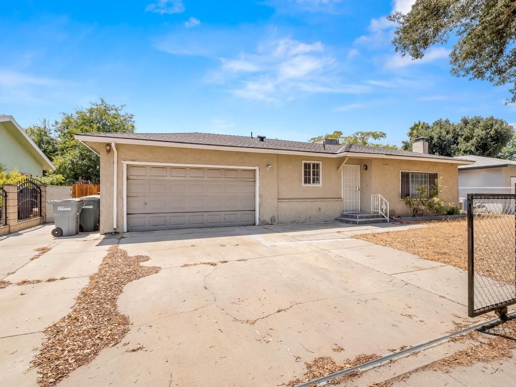 Image 2 of property listing at 4746 E Woodward Avenue, Fresno, CA 93702