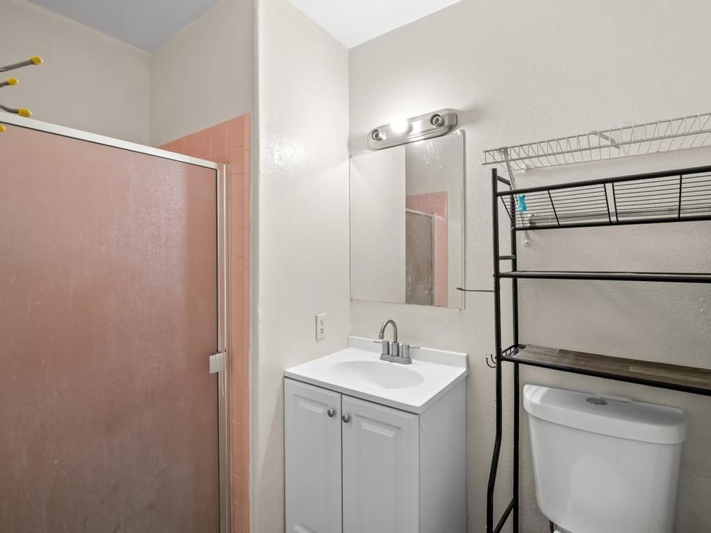 Image 27 of property listing at 4746 E Woodward Avenue, Fresno, CA 93702