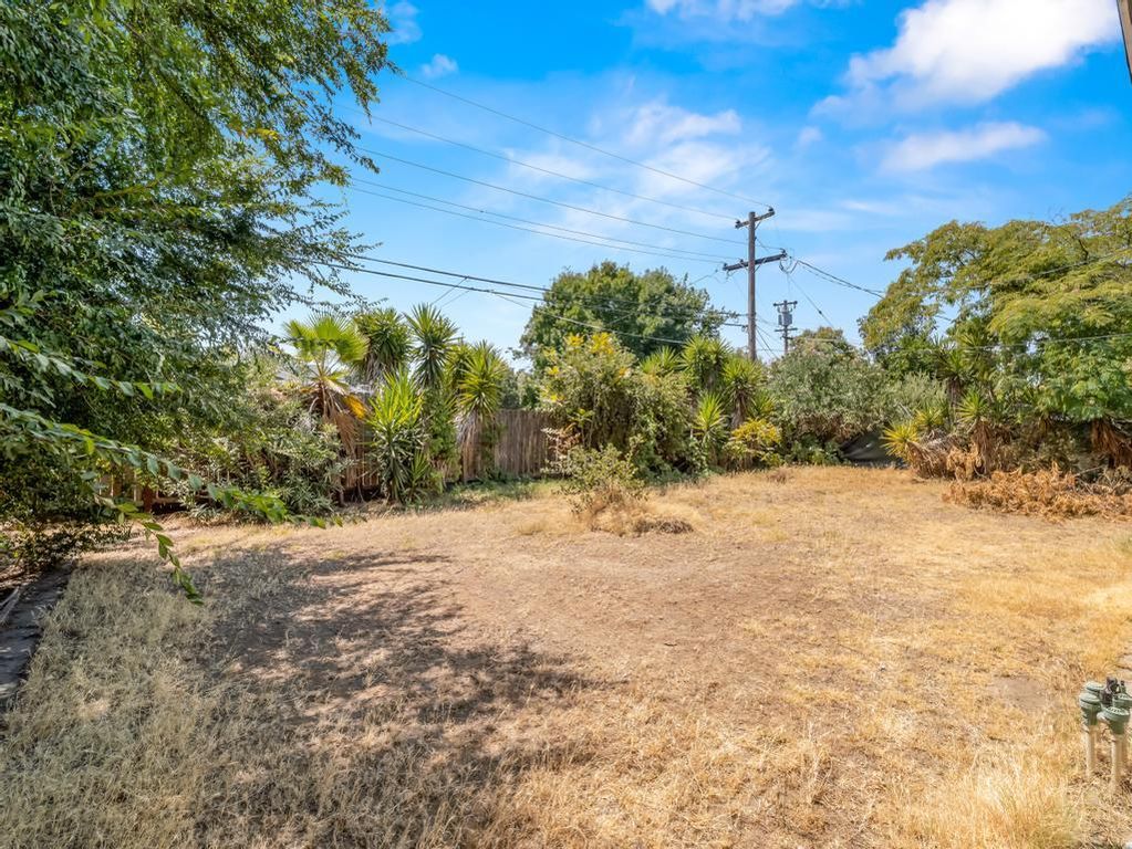 Image 28 of property listing at 4746 E Woodward Avenue, Fresno, CA 93702