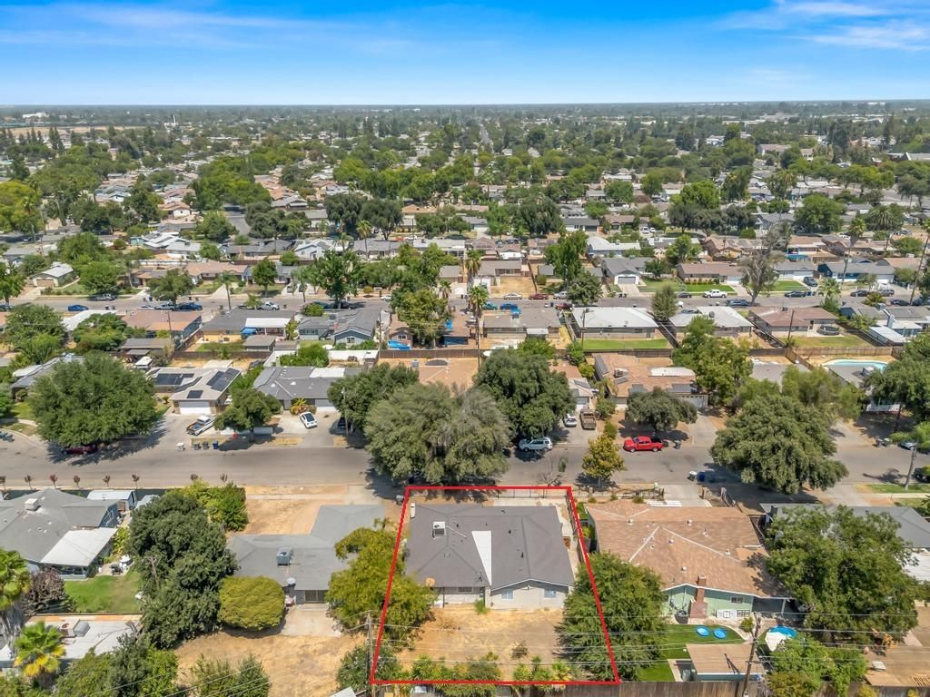 Image 33 of property listing at 4746 E Woodward Avenue, Fresno, CA 93702