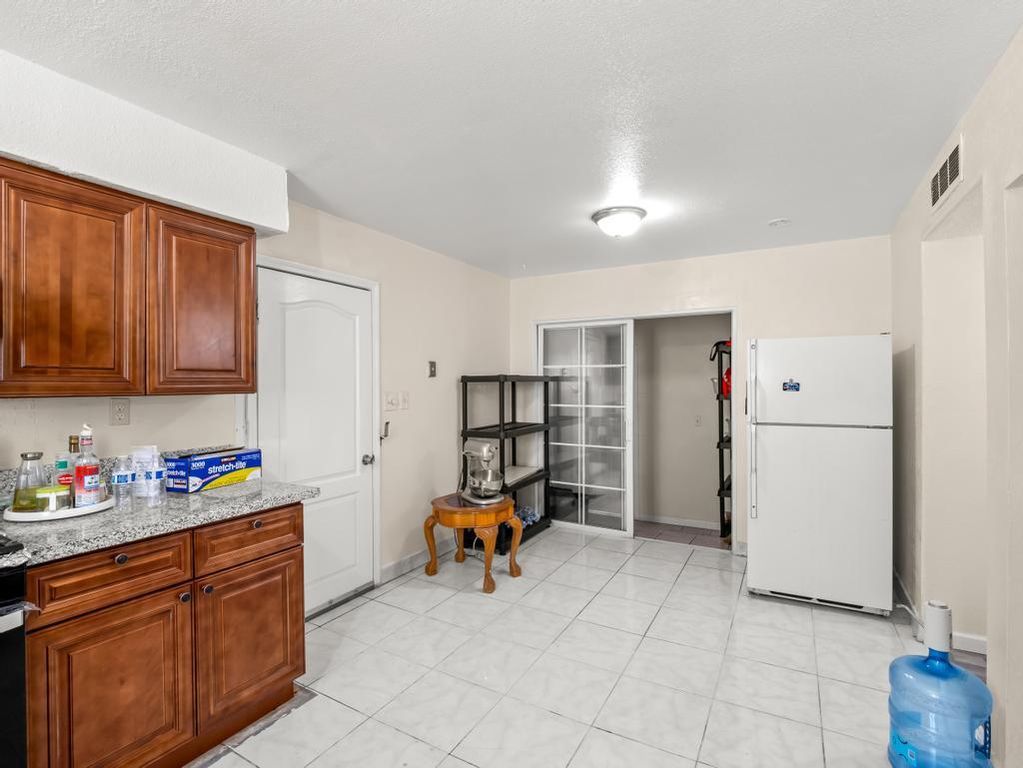 Image 7 of property listing at 4746 E Woodward Avenue, Fresno, CA 93702
