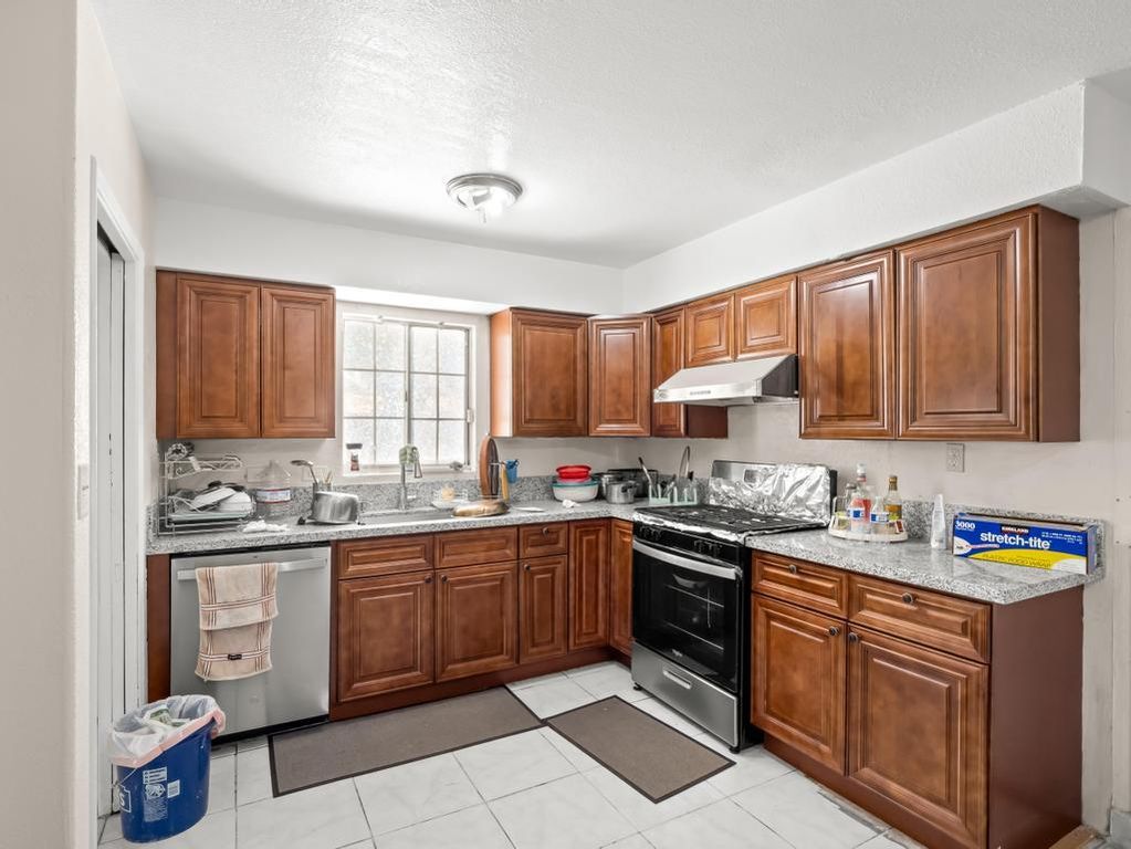 Image 9 of property listing at 4746 E Woodward Avenue, Fresno, CA 93702