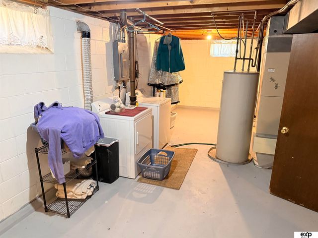 8759 S Glenview Drive, La Vista, NE 68128