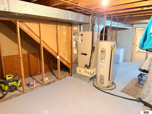 8759 S Glenview Drive, La Vista, NE 68128