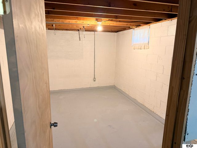 8759 S Glenview Drive, La Vista, NE 68128