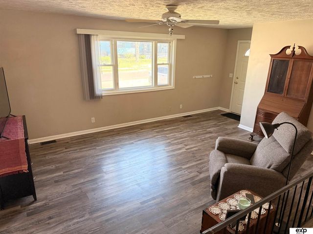 8759 S Glenview Drive, La Vista, NE 68128