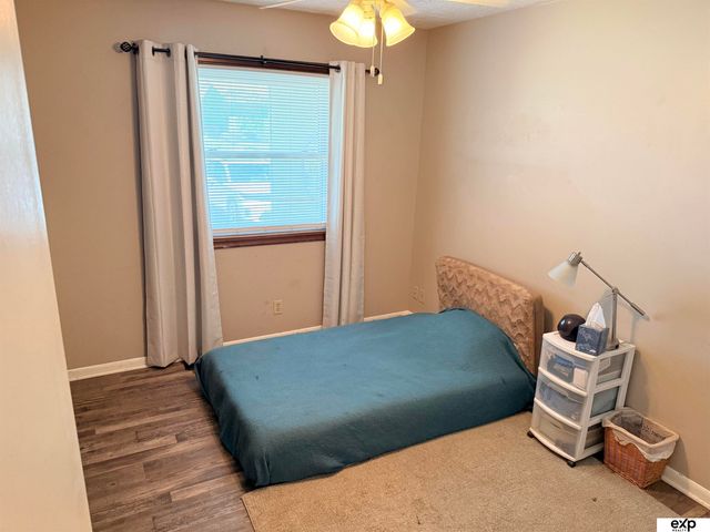 8759 S Glenview Drive, La Vista, NE 68128