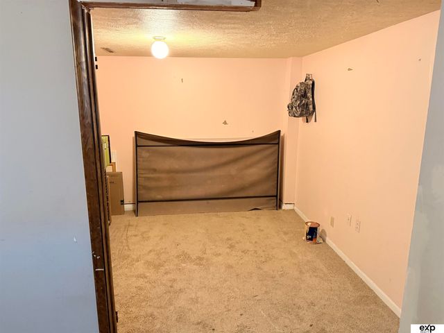 8759 S Glenview Drive, La Vista, NE 68128