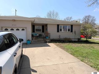 8759 S Glenview Drive, La Vista, NE 68128